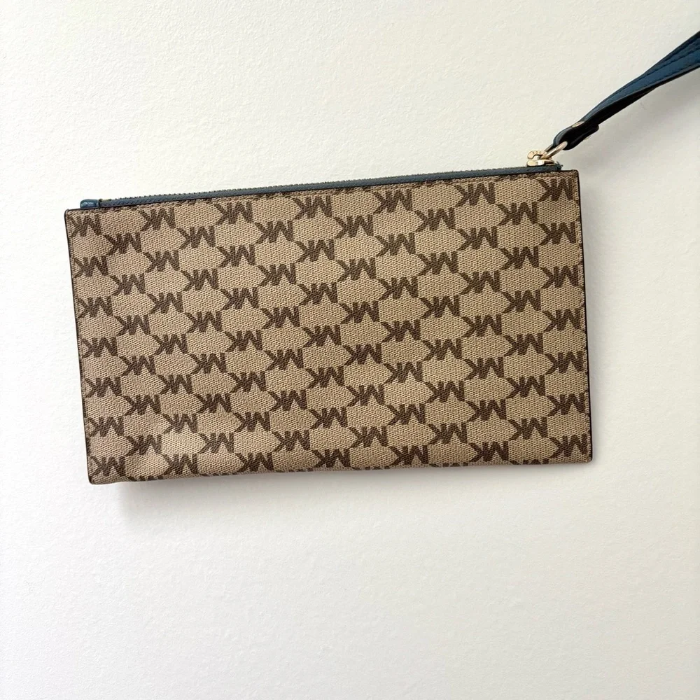 Michael Kors Classic Wristlet Wallet Card Holder Brown Tan MK Print Logo Luxury